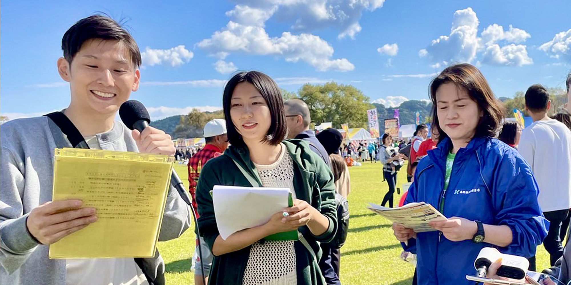 トップイメージ：ラジオ収録（外）